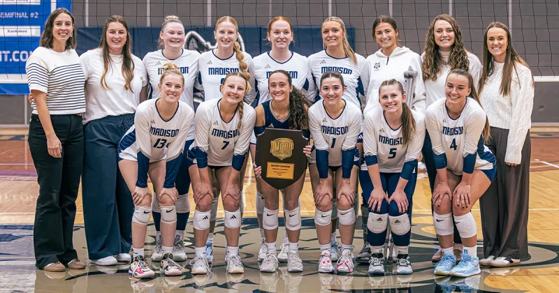 Madison College Women's Volleyball team wins 2025 Region 4 champion
