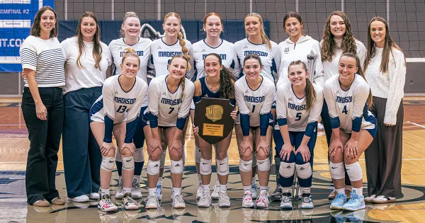 Madison College Women's Volleyball team wins 2025 Region 4 champion